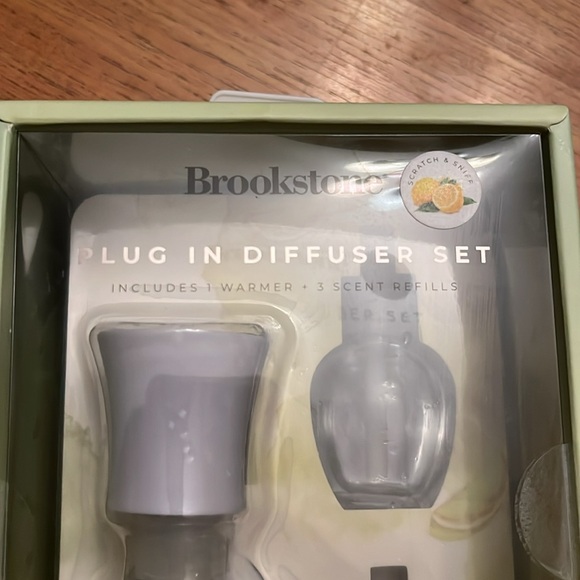 Brookstone plug in diffuser set - Picture 2 of 3